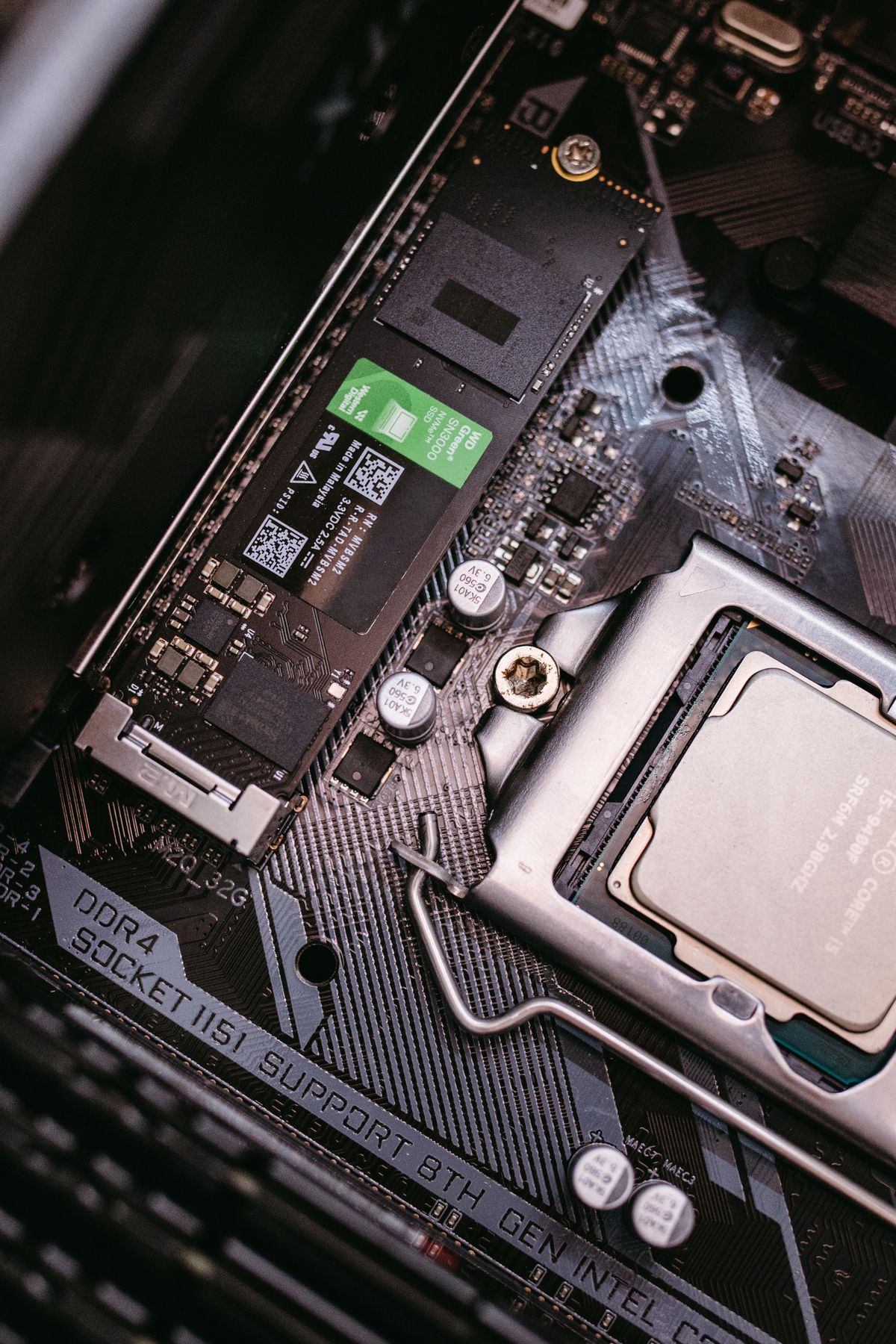 Dysk NVMe SSD zamontowany bezpośrednio na płycie głównej
