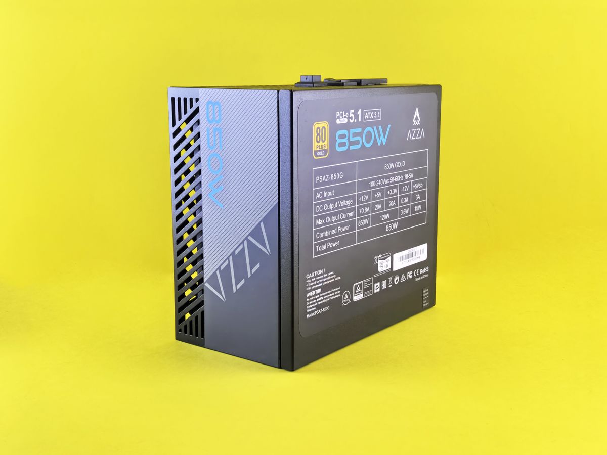 Zasilacz komputerowy ATX 850W na jaskrawożółtym tle
